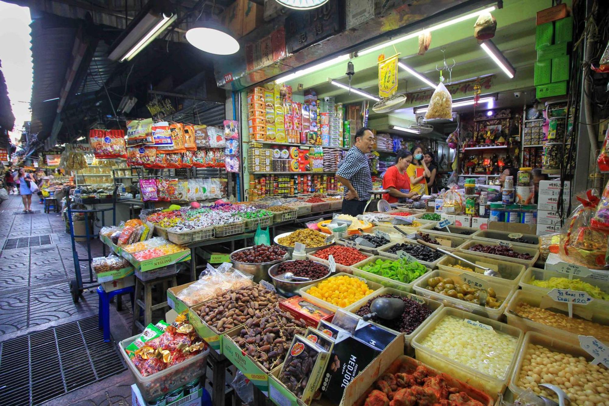 Hidden Dragon Yaowarat Road X Apartment Bangkok Bagian luar foto