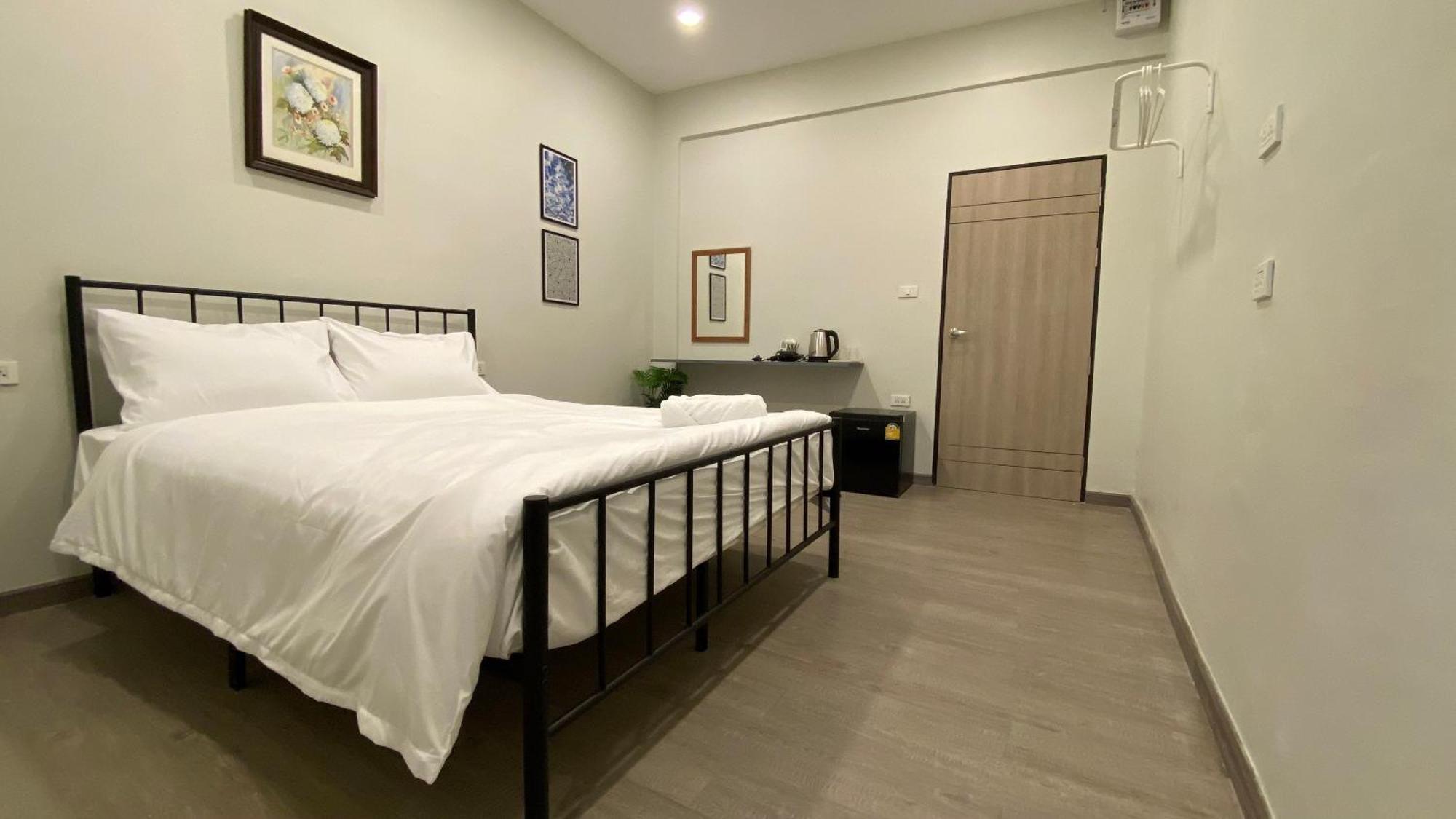 Hidden Dragon Yaowarat Road X Apartment Bangkok Bagian luar foto