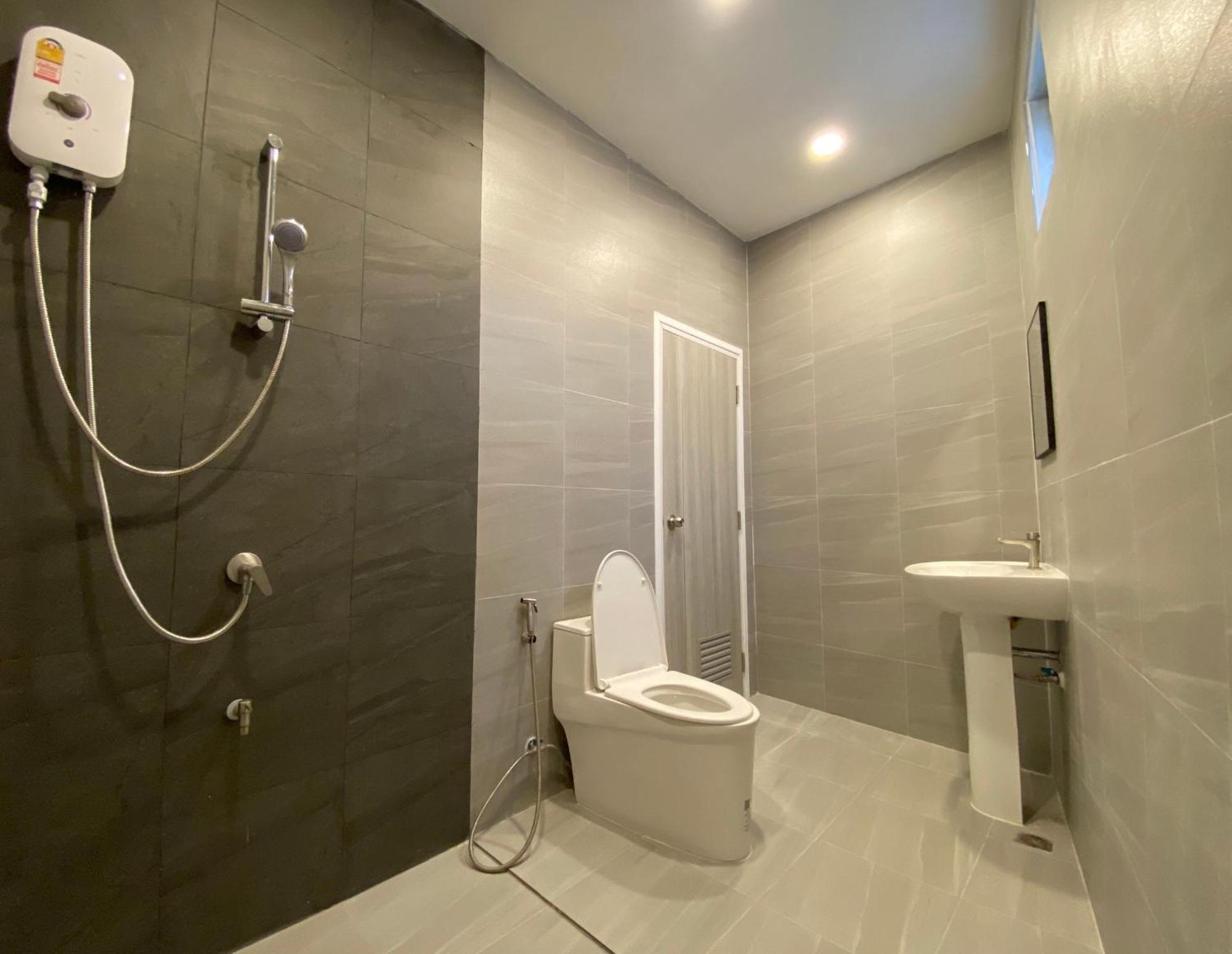 Hidden Dragon Yaowarat Road X Apartment Bangkok Bagian luar foto