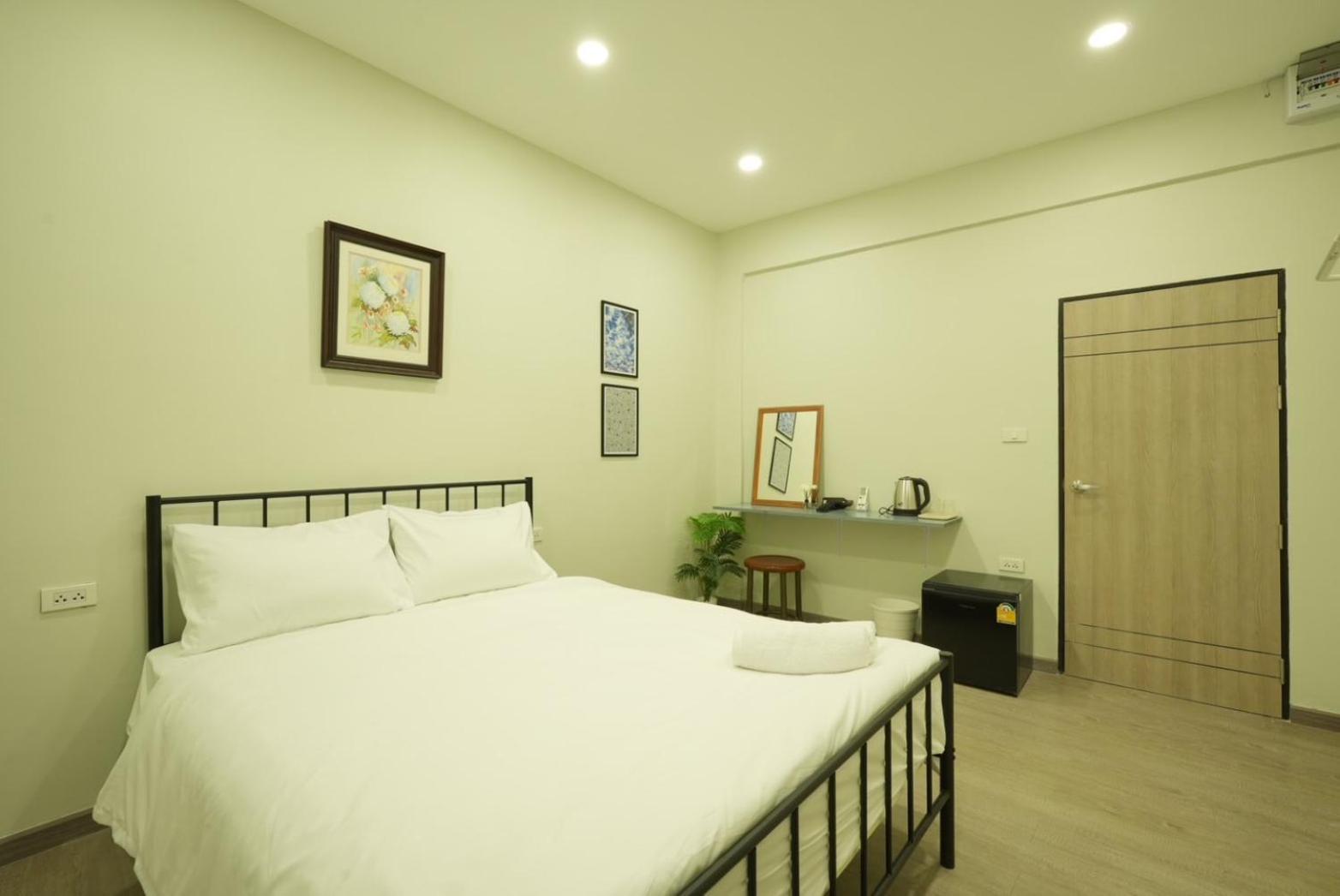 Hidden Dragon Yaowarat Road X Apartment Bangkok Bagian luar foto
