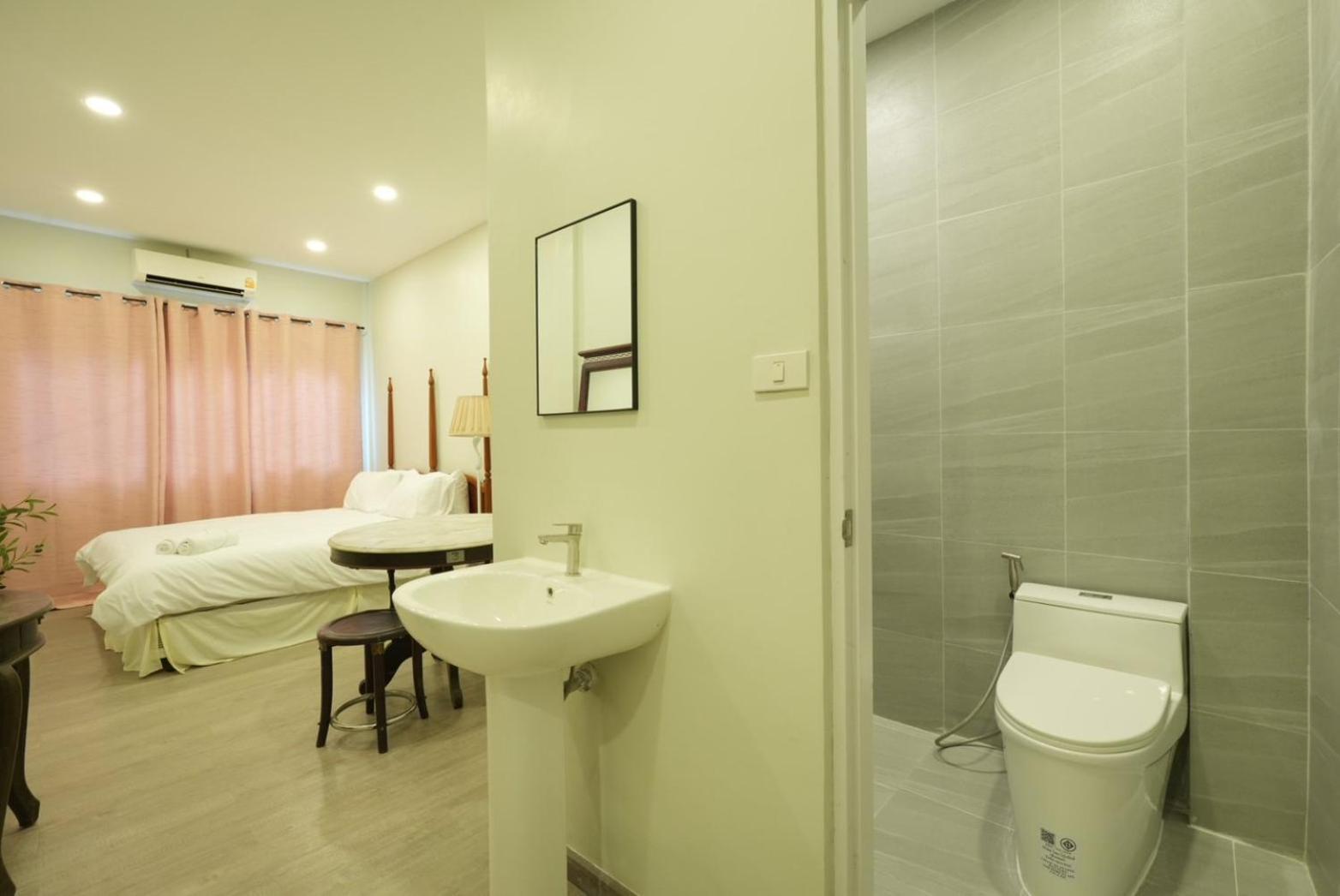 Hidden Dragon Yaowarat Road X Apartment Bangkok Bagian luar foto