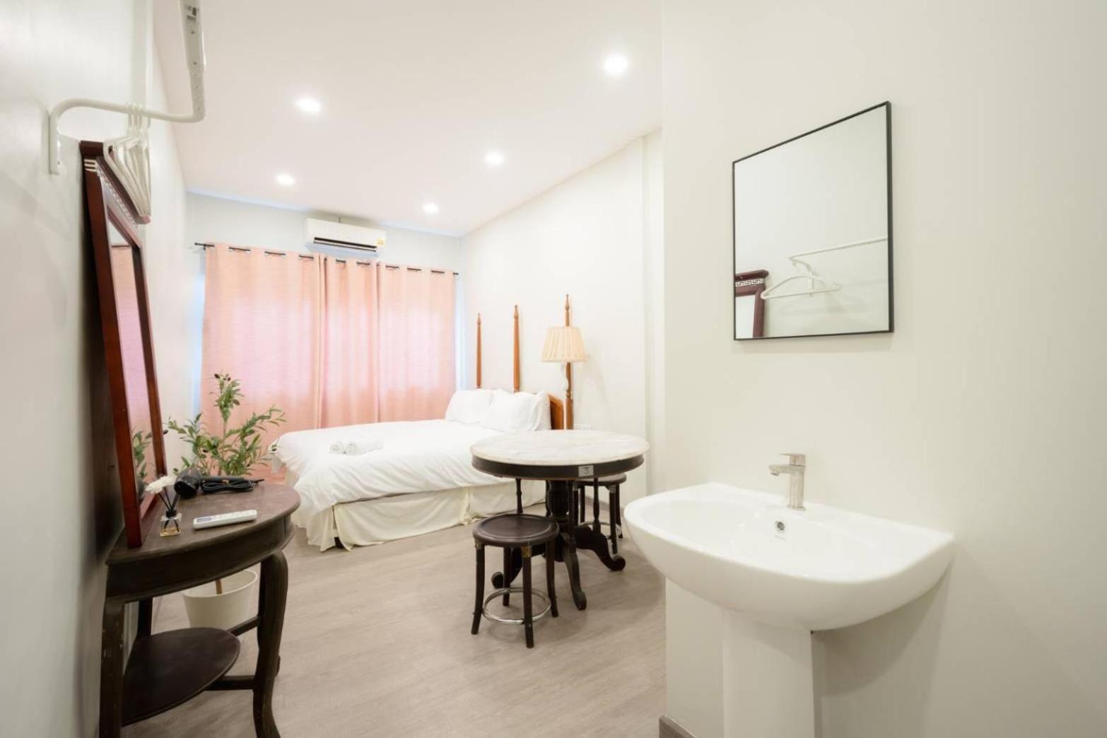 Hidden Dragon Yaowarat Road X Apartment Bangkok Bagian luar foto